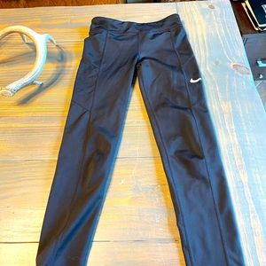 Black Nike girls leggings